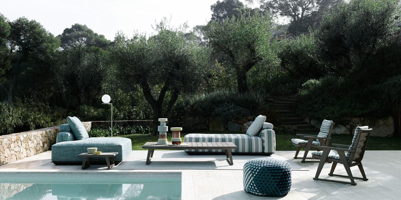 Outdoor collection published with the Hybrid collection: sofas, sunbed and small tables.