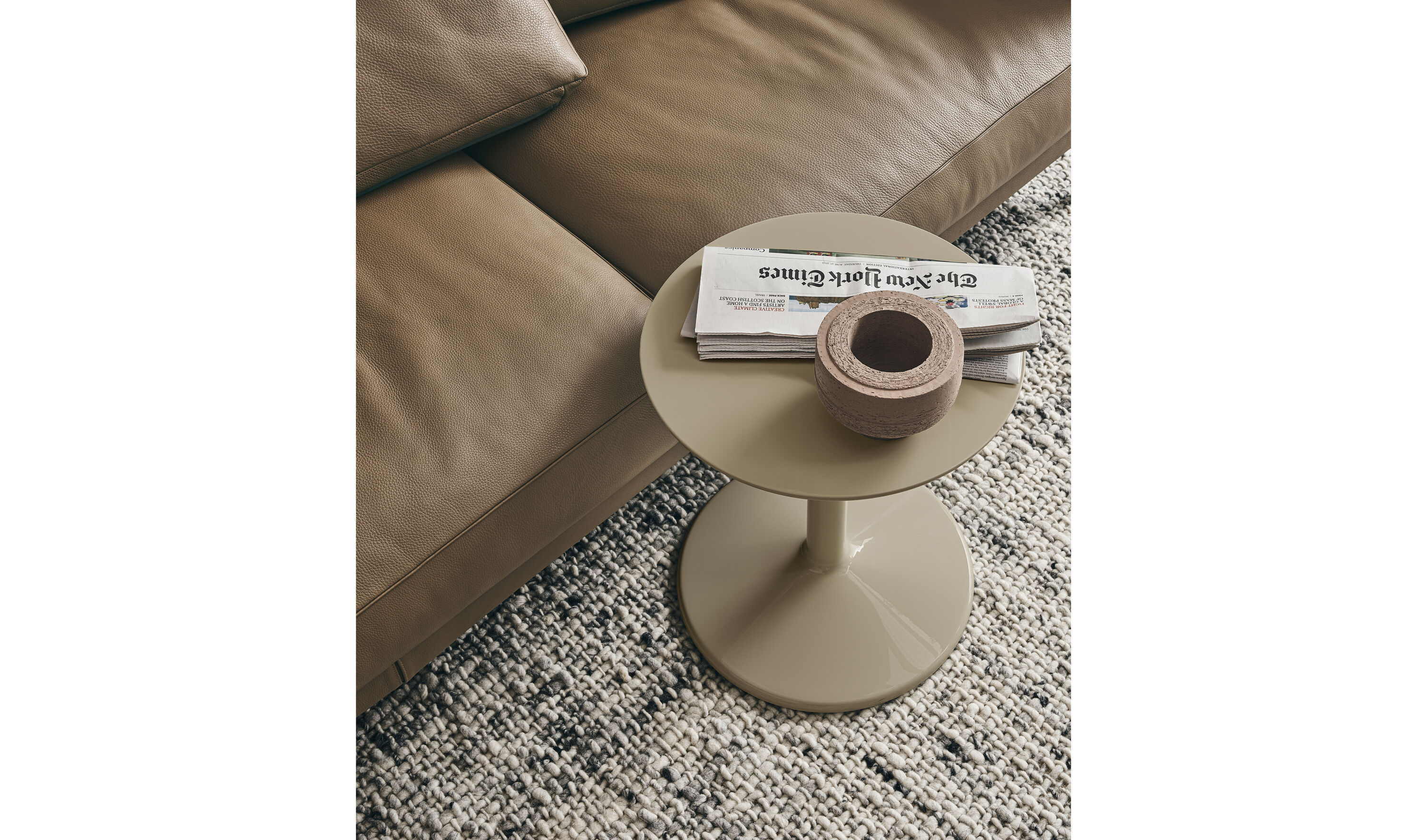 Spool Side table - Desert glossy polyurethane | B&B Italia