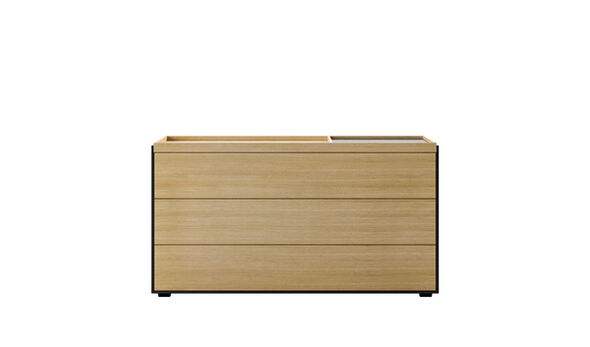 Storage unit with section